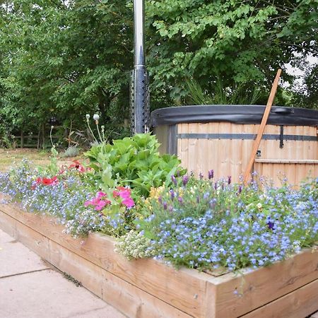 The Piglets Woodbridge Exterior foto