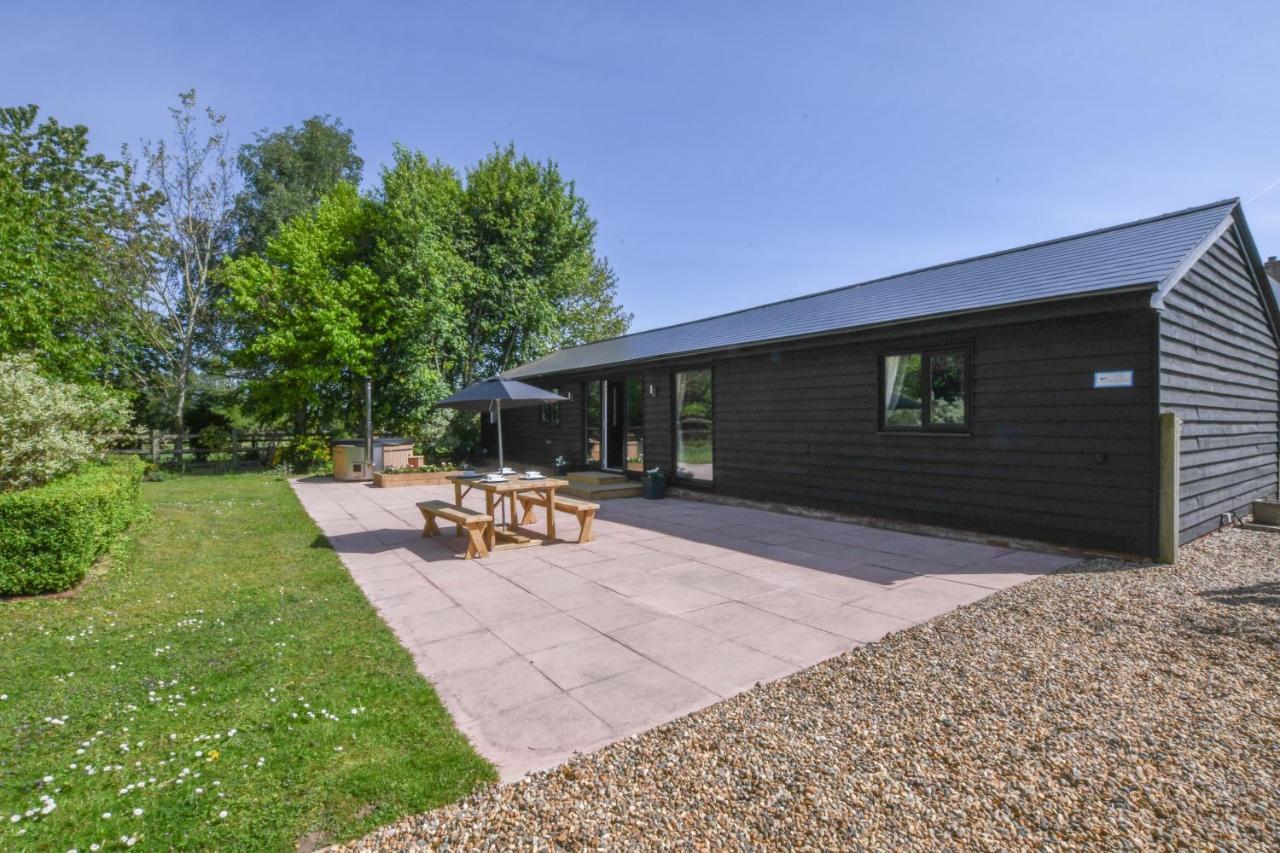 The Piglets Woodbridge Exterior foto
