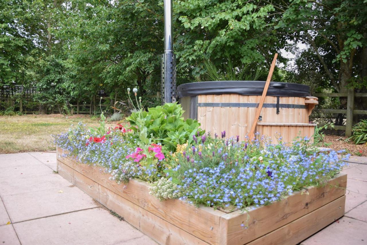 The Piglets Woodbridge Exterior foto