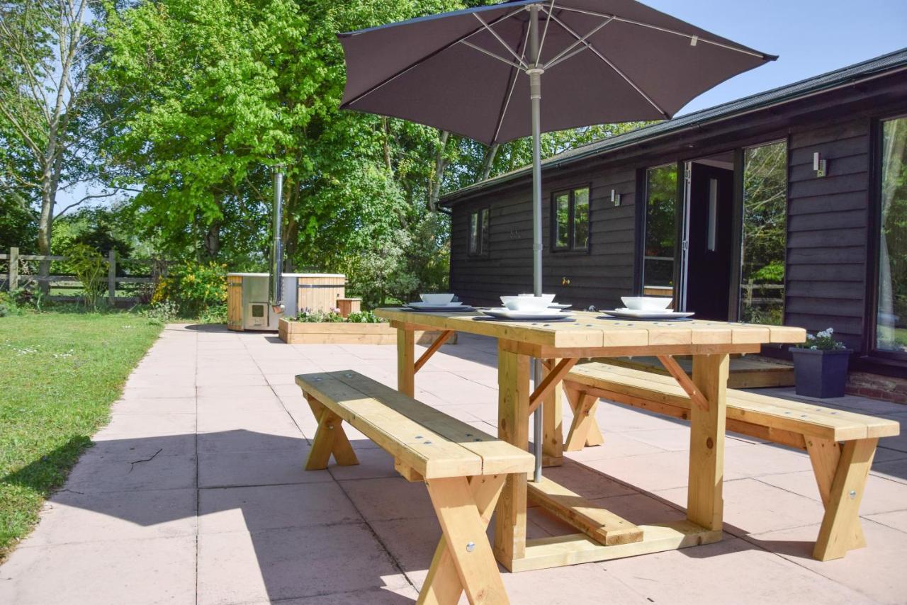 The Piglets Woodbridge Exterior foto